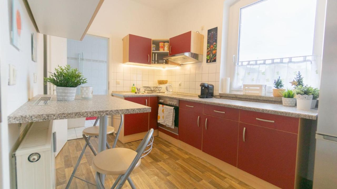 *Central_50M2_Kitchen_Washer_Netflix_Parking Cottbus Exterior photo